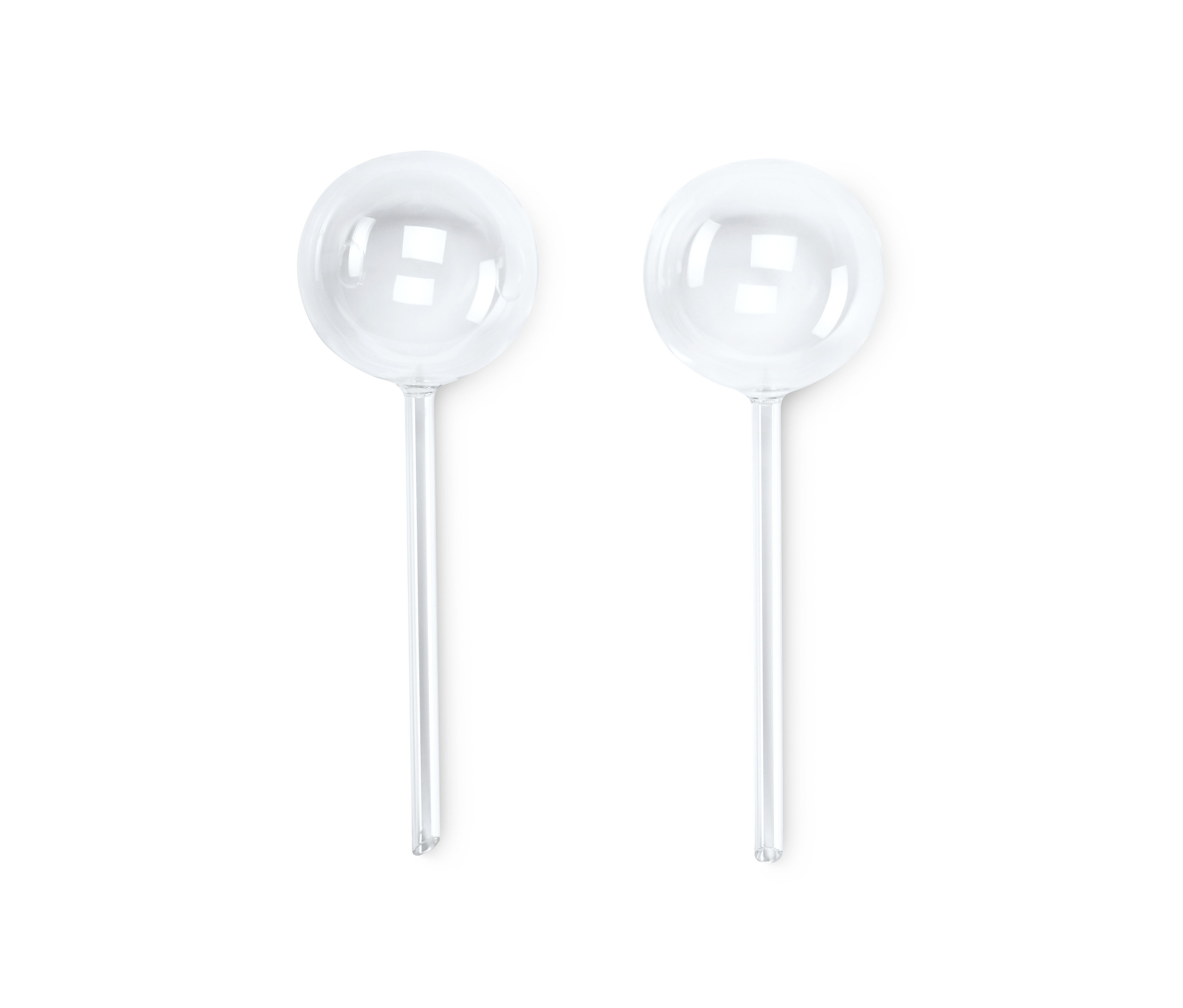 Dwie kule nawadniające na białym tle.