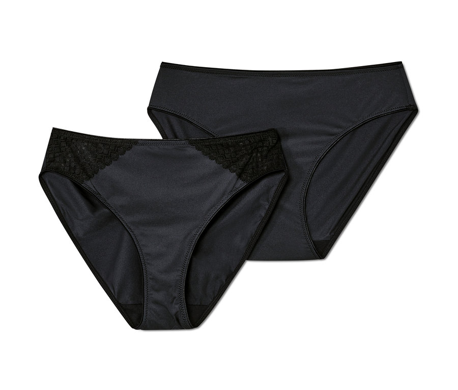 Dwie pary czarnych fig.