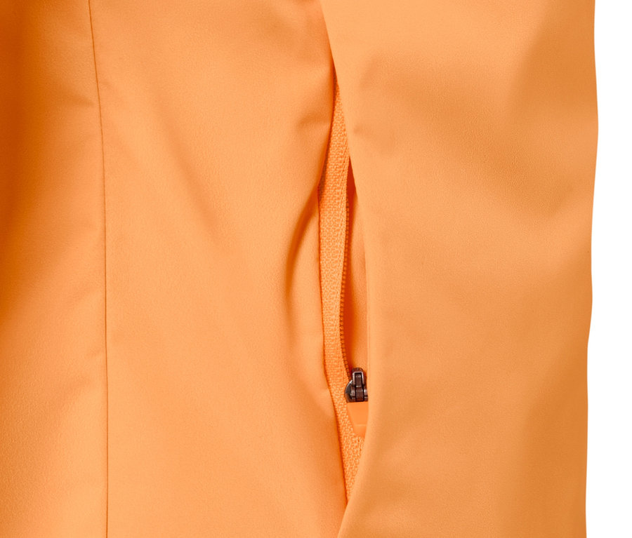 Zbliżenie na neonowo pomarańczową wiatroszczelną kurtkę do biegania z otwartą kieszenią.