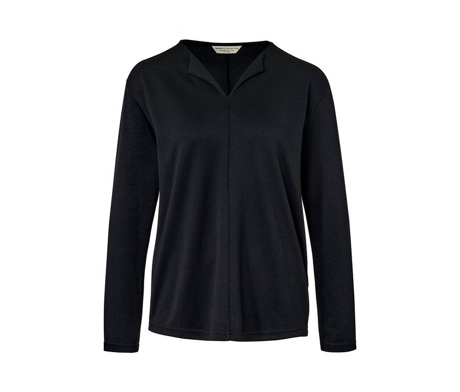 Czarna bluzka z długim rękawem.