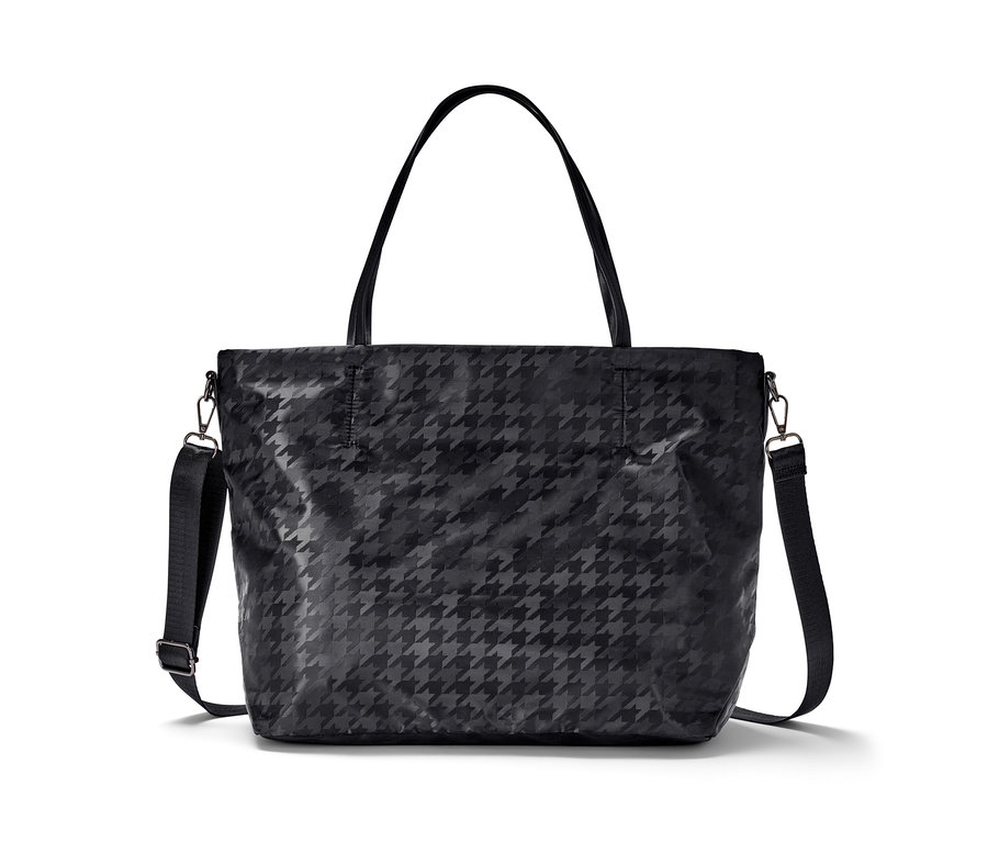 Czarna torba shopperka w pepitkę.