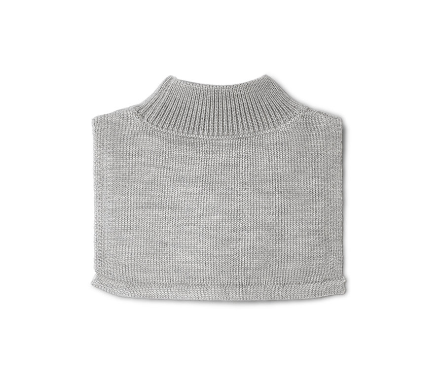 Złożony kołnierz z golfem z wełny.