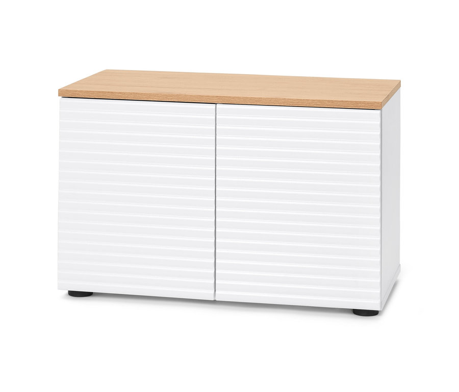 Biała ławka z miejscem do przechowywania i blatem z jasnego drewna.