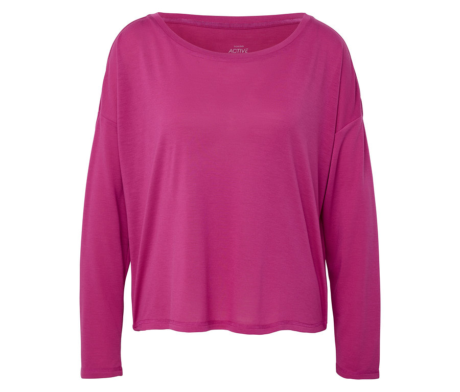 Szczegół fioletowej koszulki sportowej z długim rękawem.