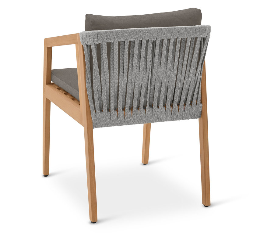 Krzesło ogrodowe z drewnianą ramą, szarym siedziskiem, oparciem i poduszką.