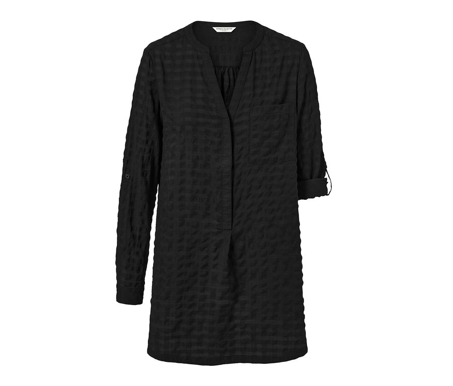 Czarna długa tunika o strukturze tkaniny.
