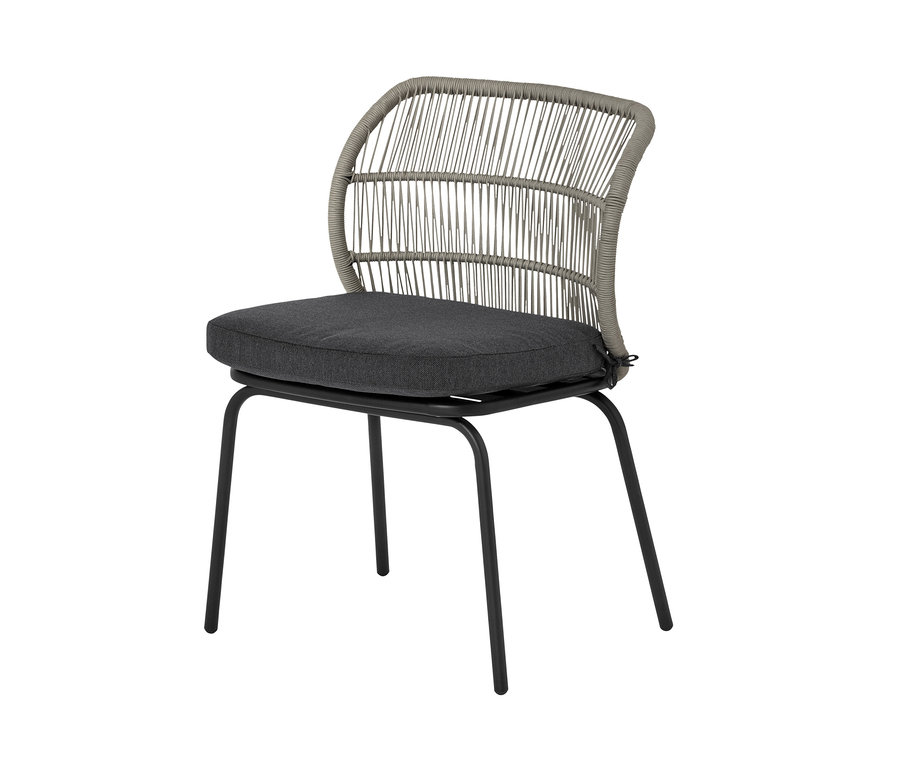 Krzesło z plecionką tekstylną i ciemnoszarą poduszką siedziska.