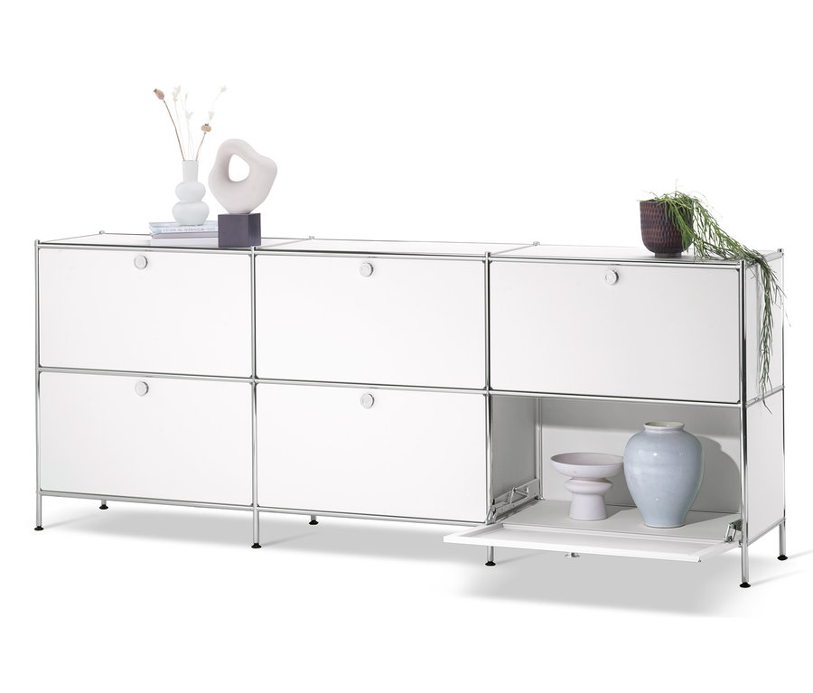 Biała szafka typu sideboard »CN3« z 6 klapami, z których jedna jest otwarta.
