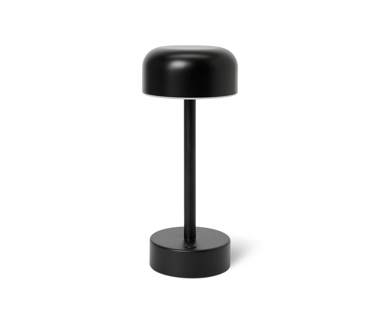 Czarna akumulatorowa lampa stołowa LED na białym tle.