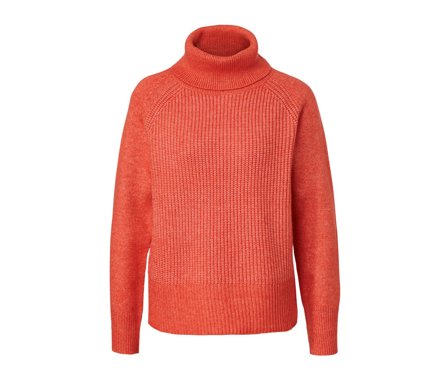 Pomarańczowy sweter o grubym splocie z golfem.