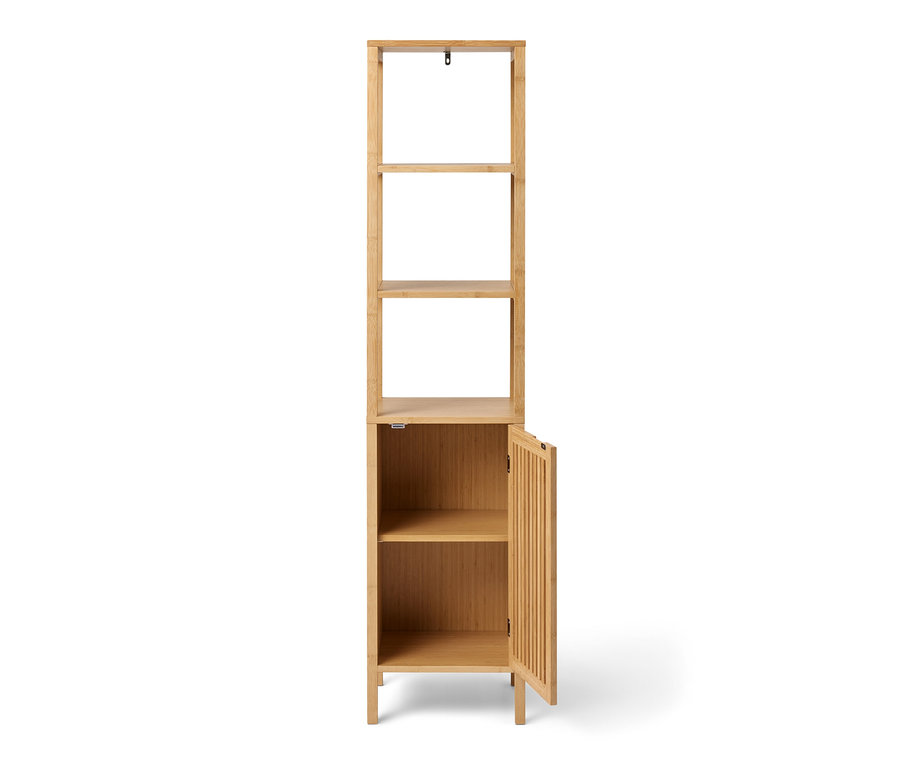 Bambusowa szafka w stylu skandynawskim z otwartymi półkami i drzwiami.