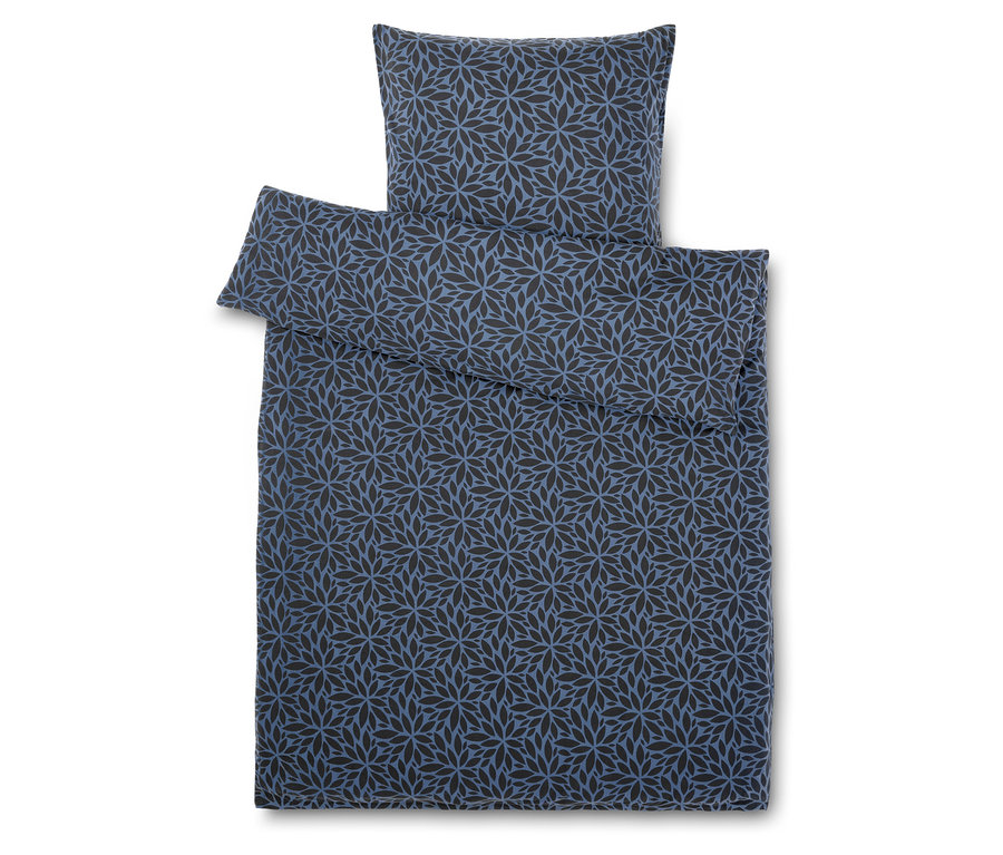 Pościel we wzór kwiatowy, poduszka i kołdra.