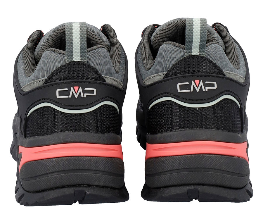 Widok z tyłu dwóch szaro-czarnych butów trekkingowych CMP z koralowymi akcentami.