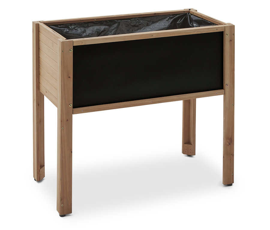 Drewniana podwyższona grządka z czarną wyściółką stoi na białym tle.