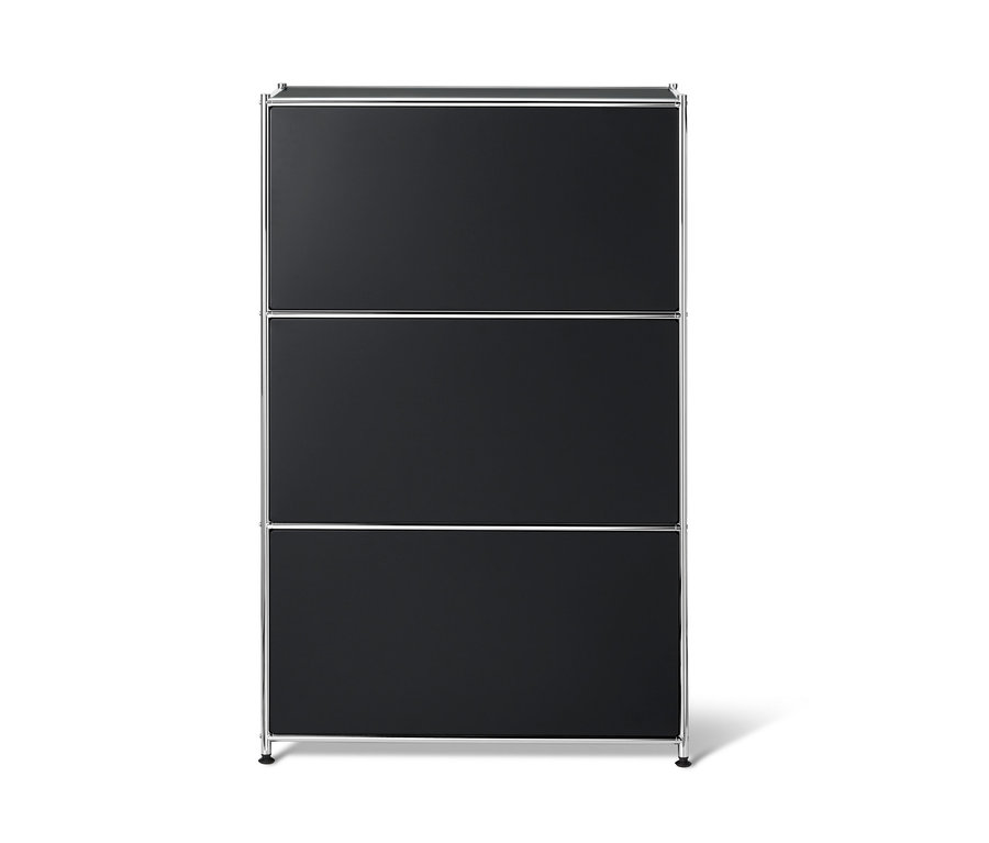 Czarna metalowa szafka z trzema przegrodami z klapami.