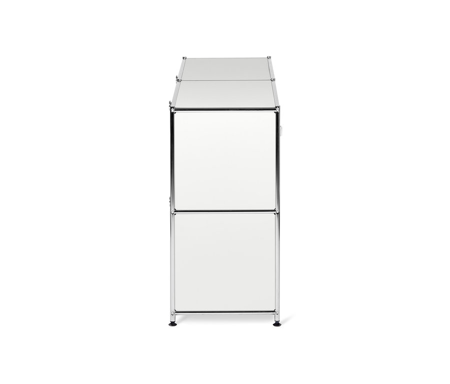 Biała metalowa szafka typu sideboard „CN3” z 4 klapami.