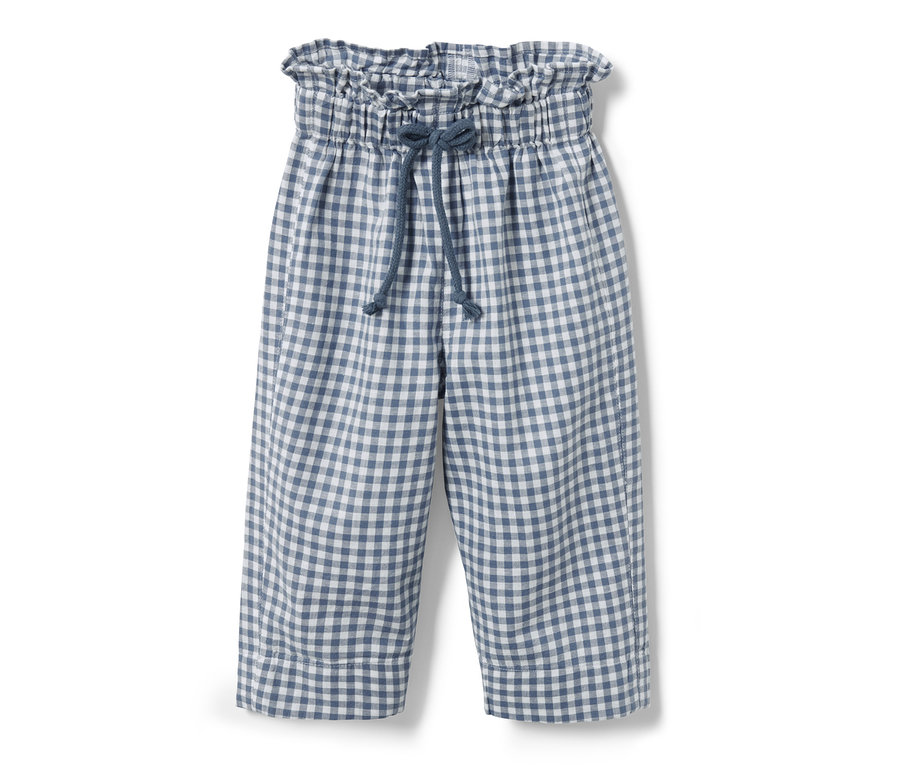 Niebiesko-białe spodnie typu culottes w kratkę ze sznurkiem w pasie.