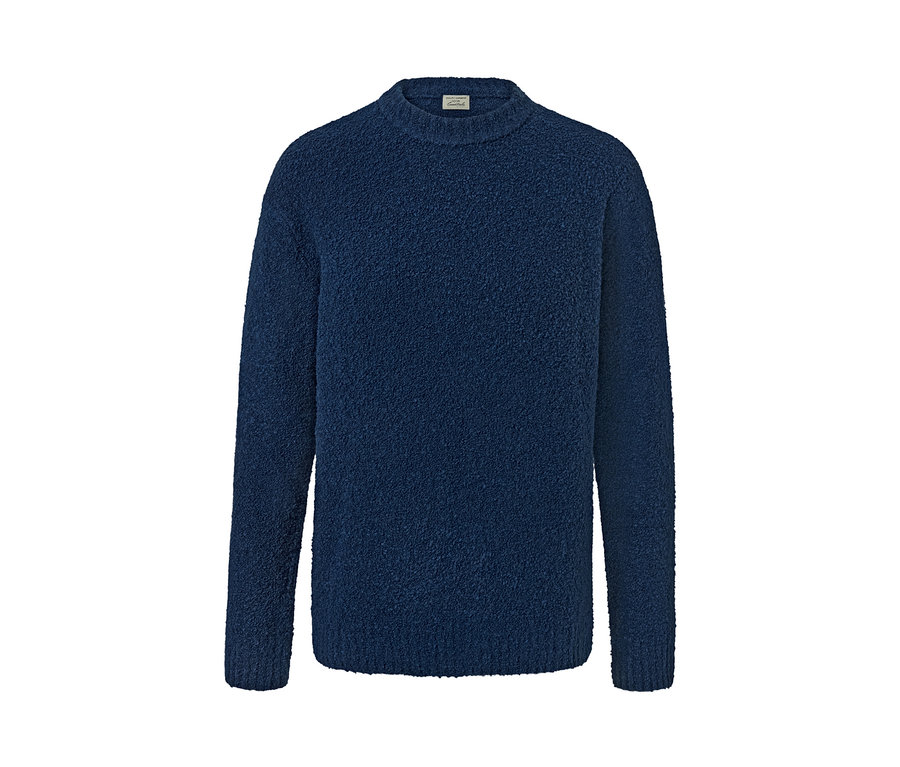 Niebieski sweter z dzianiny.