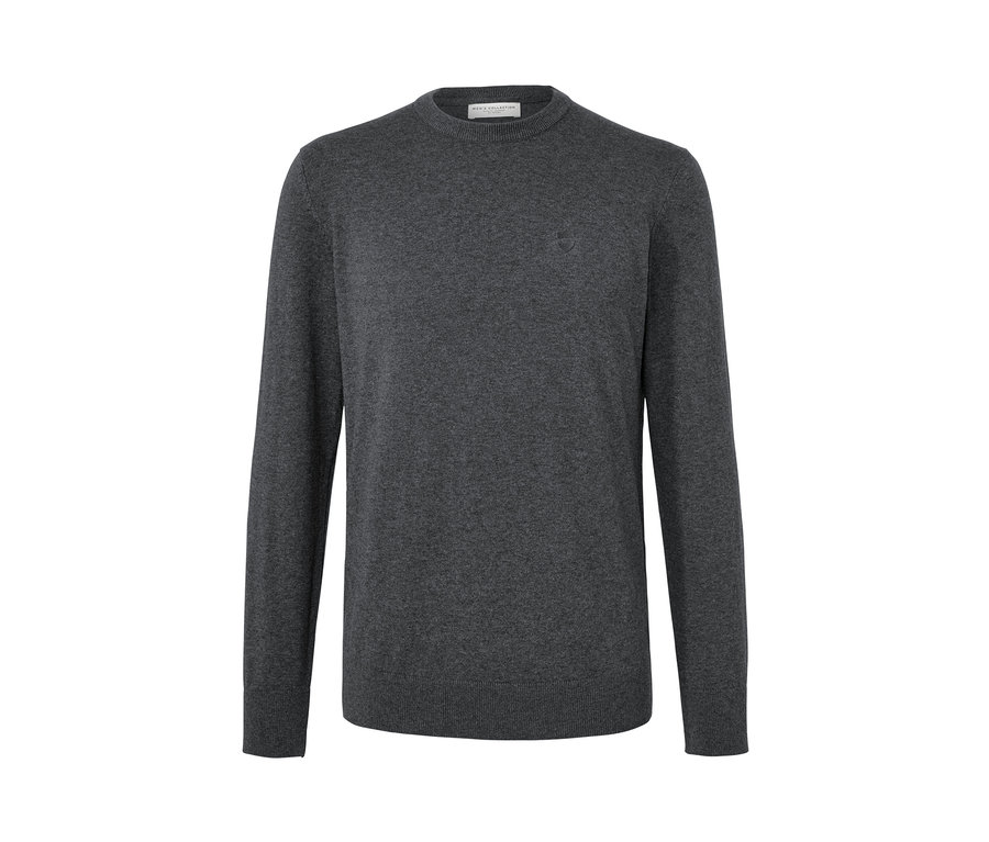 Szary sweter z okrągłym dekoltem.