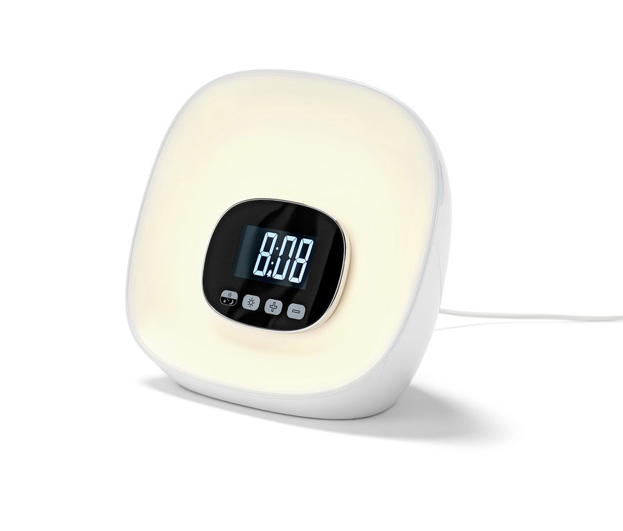 Biały budzik świetlny z radiem i cyfrowym wyświetlaczem pokazującym godzinę 8:08.
