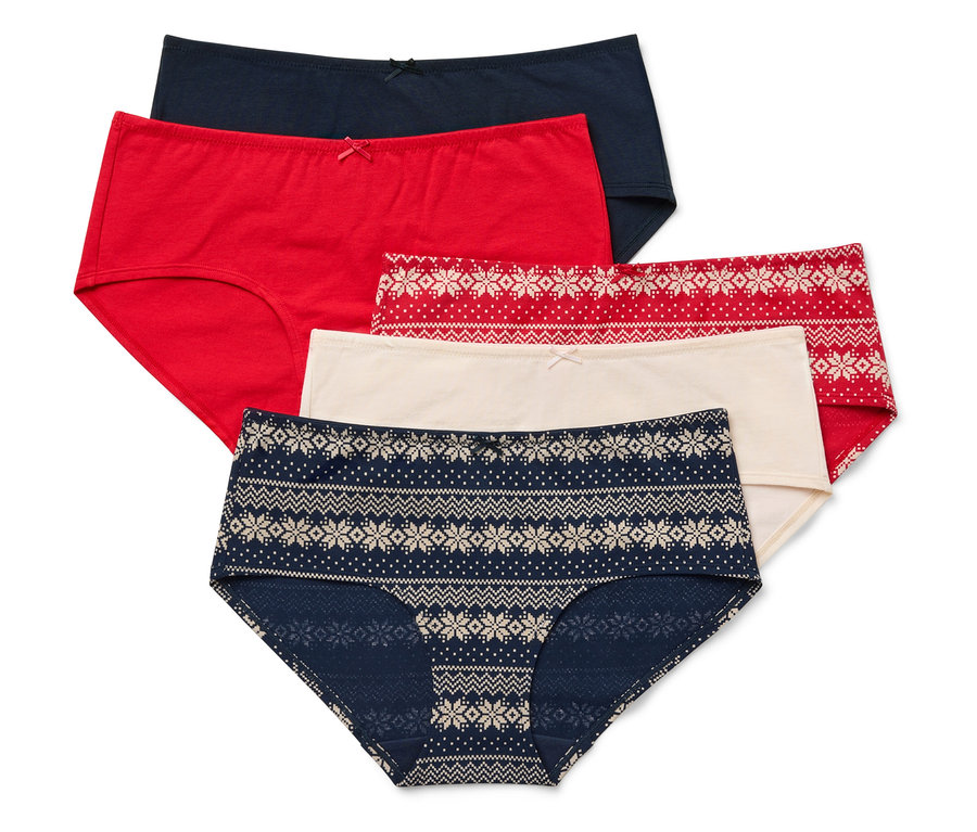 Pięć par damskich majtek w różnych kolorach i wzorach leży na sobie.