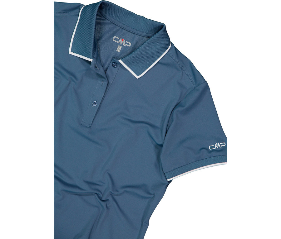 Niebieska koszulka polo z białymi akcentami na kołnierzyku i rękawach.