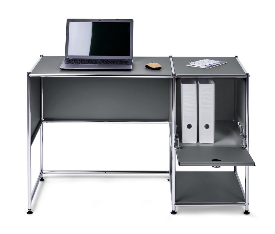 Szare metalowe biurko »CN3« z klapą, na którym leży laptop i mysz.