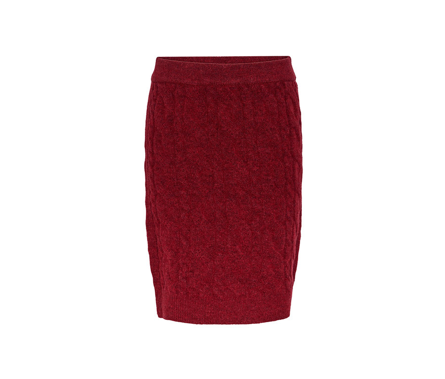 Czerwona spódnica z dzianiny.