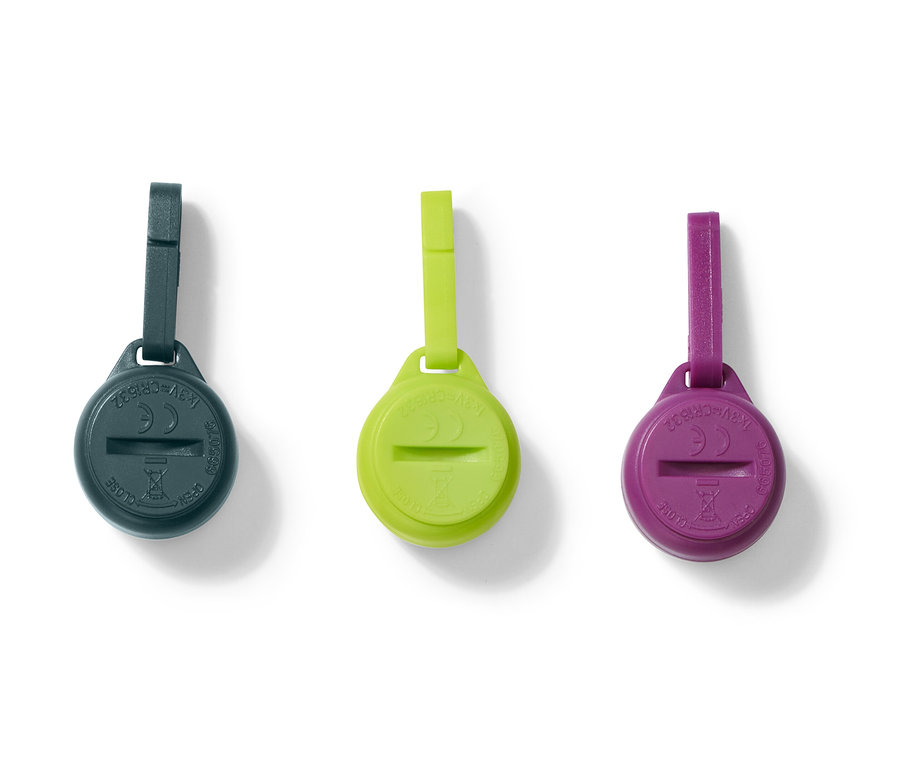 Trzy przywieszki LED w kolorze ciemnoszarym, jasnozielonym i fioletowym.