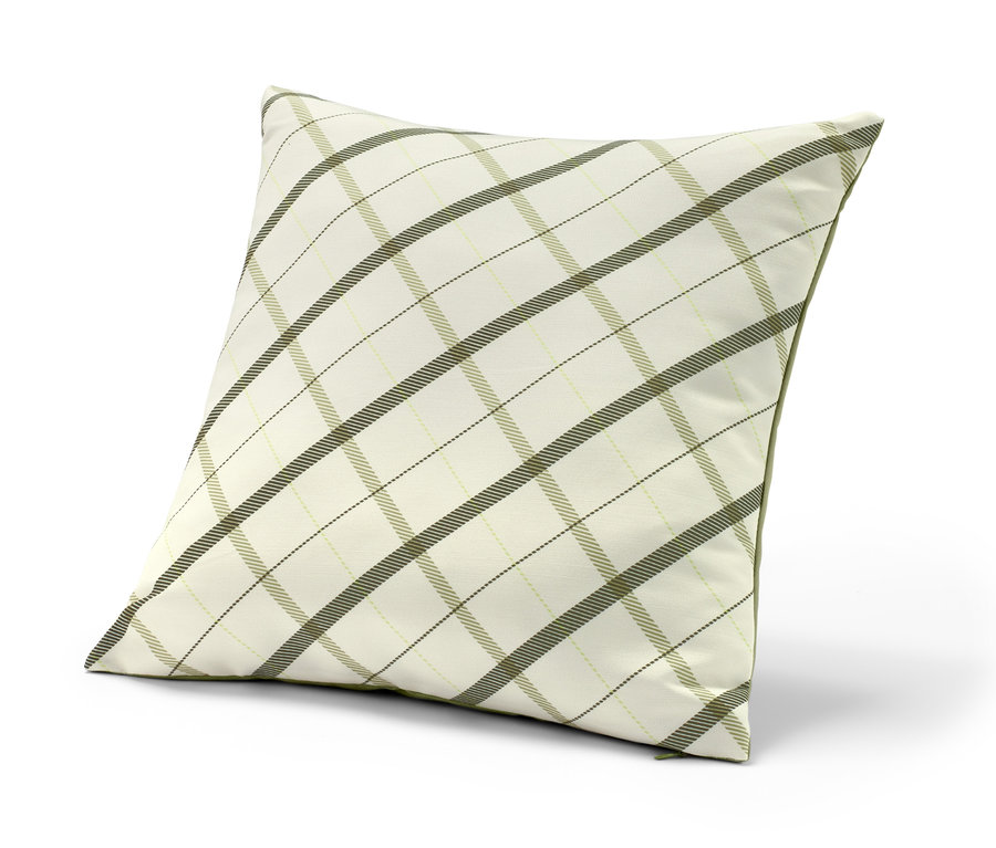 Poduszka outdoorowa w kratę leży na białym tle.