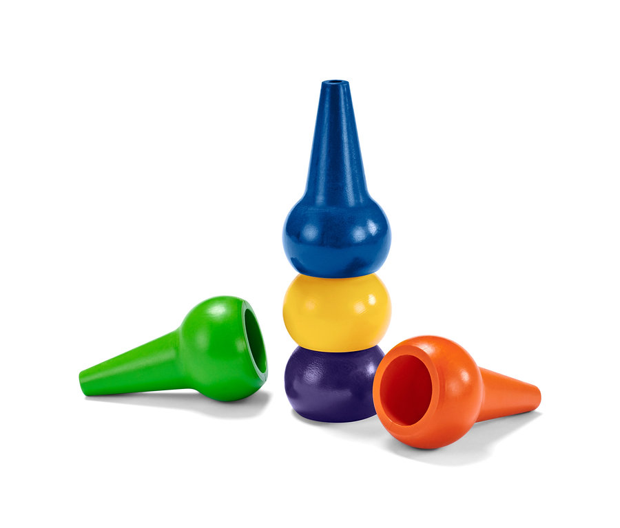 Na białym tle ułożone i umieszczone są kredki świecowe (5 sztuk).