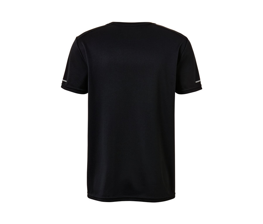 Zbliżenie na czarną koszulkę funkcyjną.