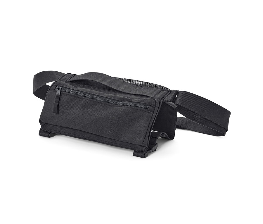 Czarny pasek do noszenia maty na białym tle.