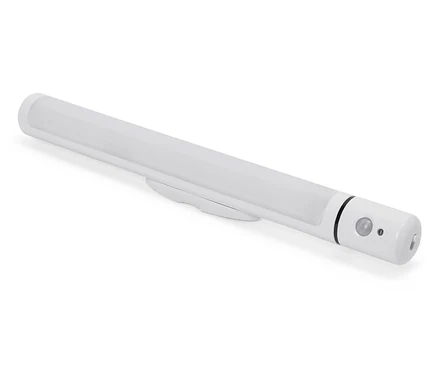 Biała lampa LED z czujnikiem ruchu leży na białej powierzchni.