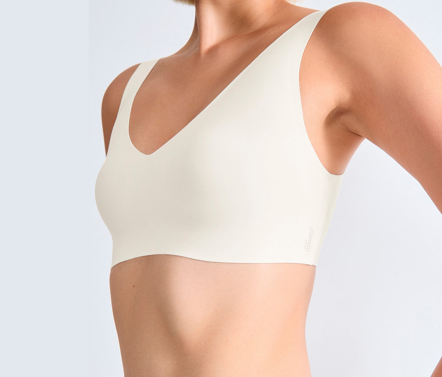 Torso kobiety w jedwabiście białym biustonoszu bralette sloggi ZERO Feel 2.0.