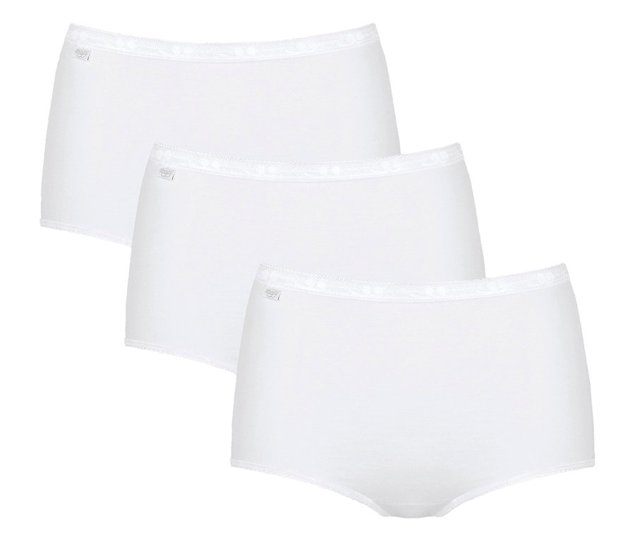 Trzy pary majtek sloggi Basic+ Maxi w kolorze białym, ułożone kaskadowo.