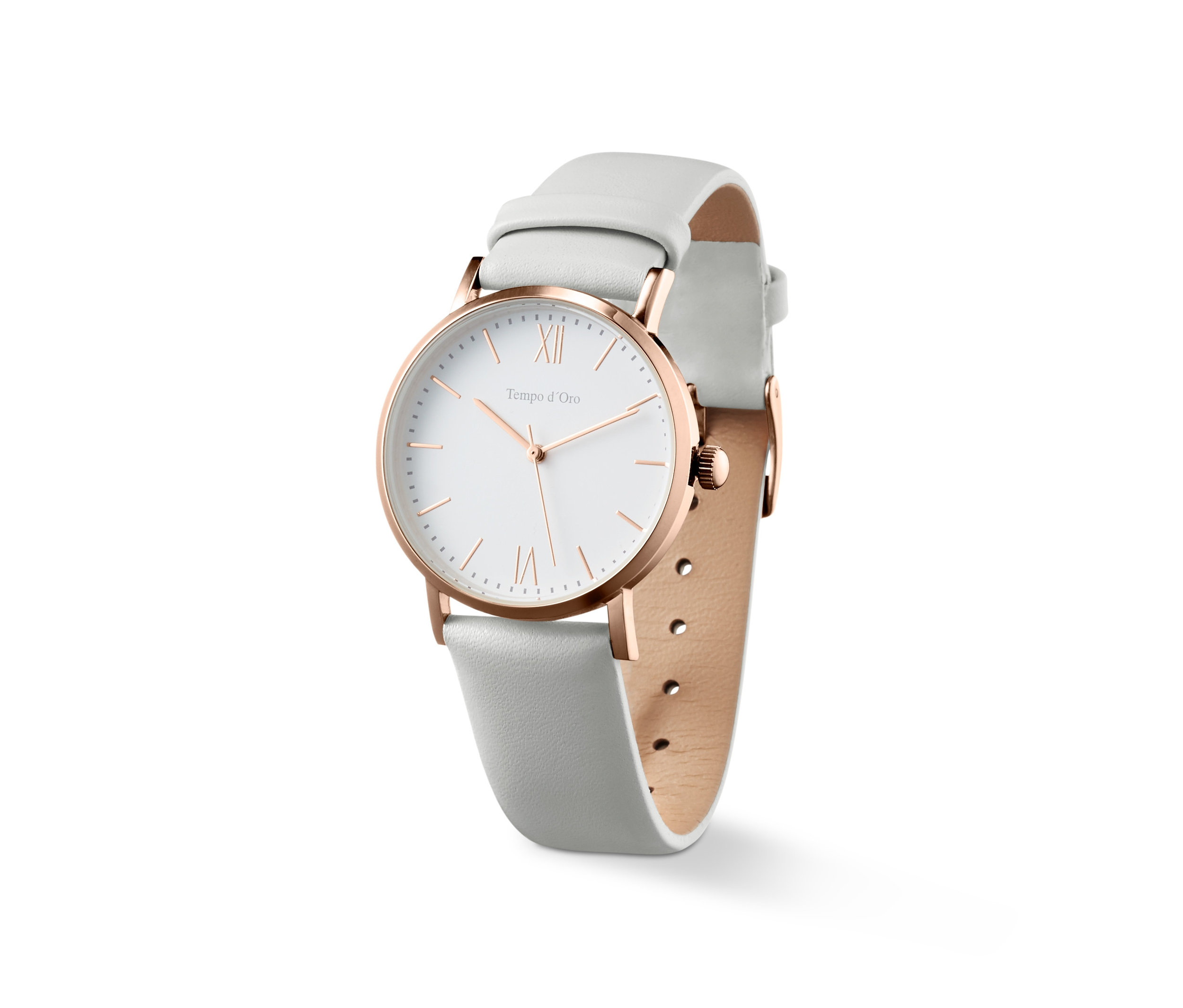 Zbliżenie na zegarek damski na skórzanym pasku.