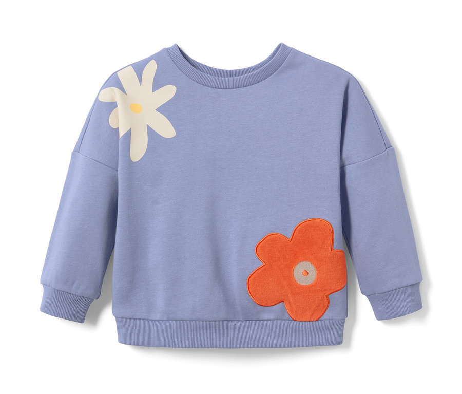 Fioletowa bluza z naszywkami w kwiaty.