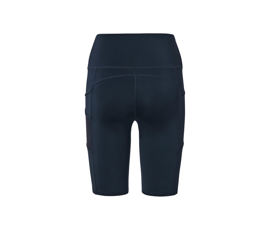 Zbliżenie na tył spodenek kolarskich.