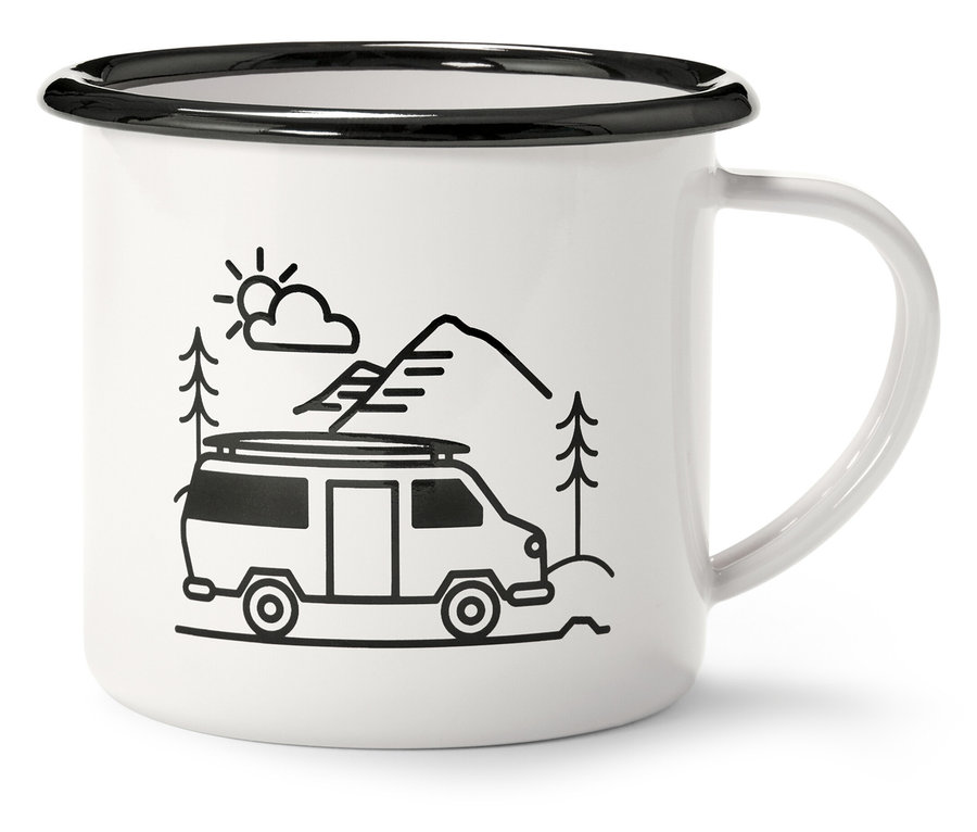 Szczegół emaliowanego kubka do kawy o pojemności 380 ml z narysowanym motywem krajobrazu.