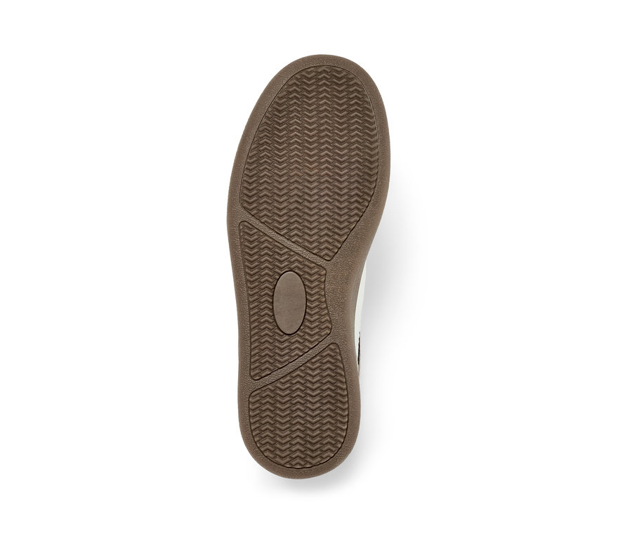 Brązowa podeszwa skórzanych sneakersów.