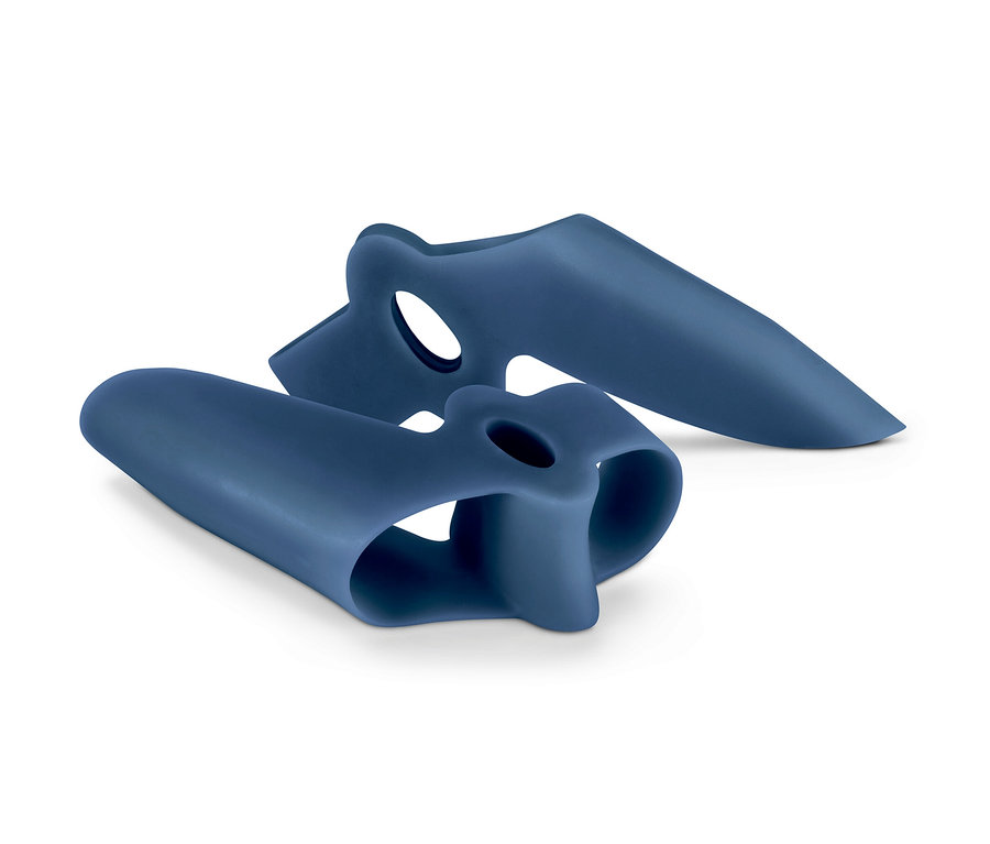 Dwie niebieskie osłony na haluksy leżą na białym tle.