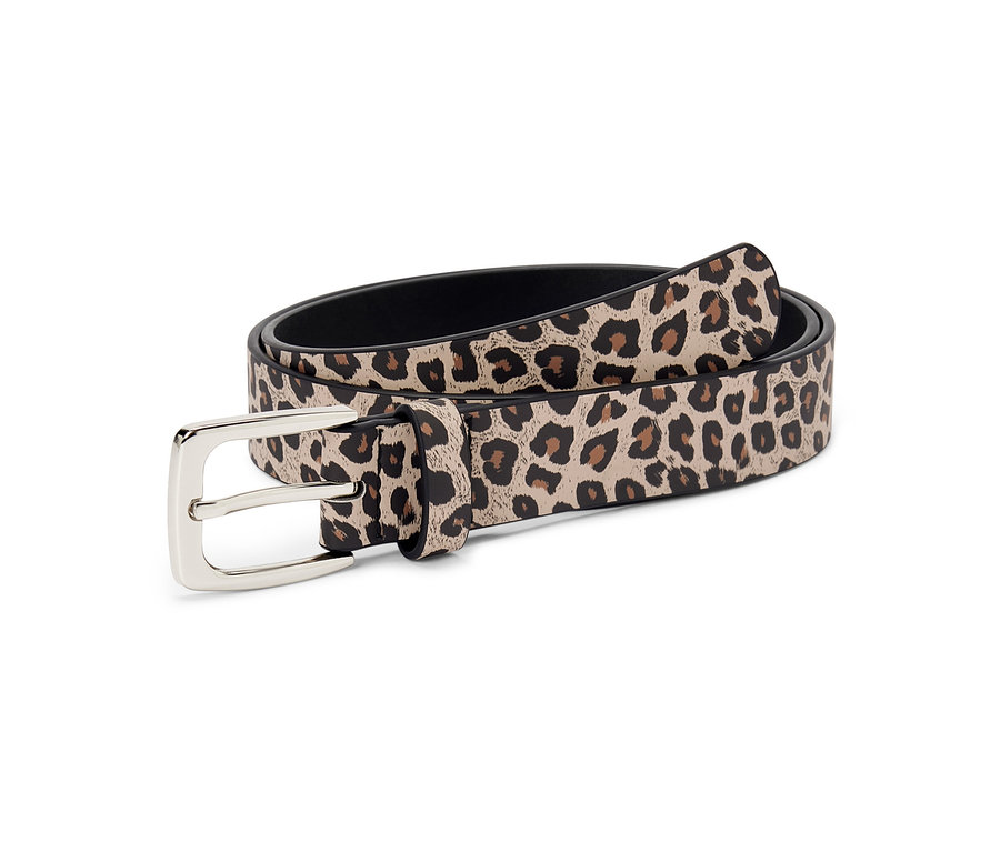 Wzorzysty pasek z metalową klamrą.