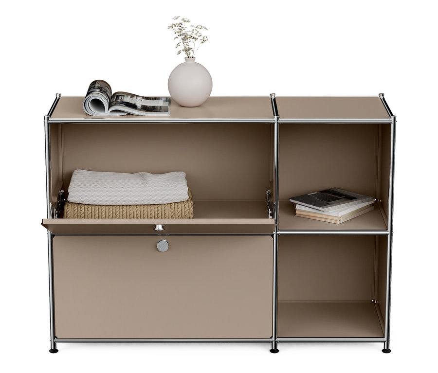 Szarobrązowa metalowa szafka typu sideboard „CN3” z 2 klapami. Na szafce stoi wazon i leży magazyn.