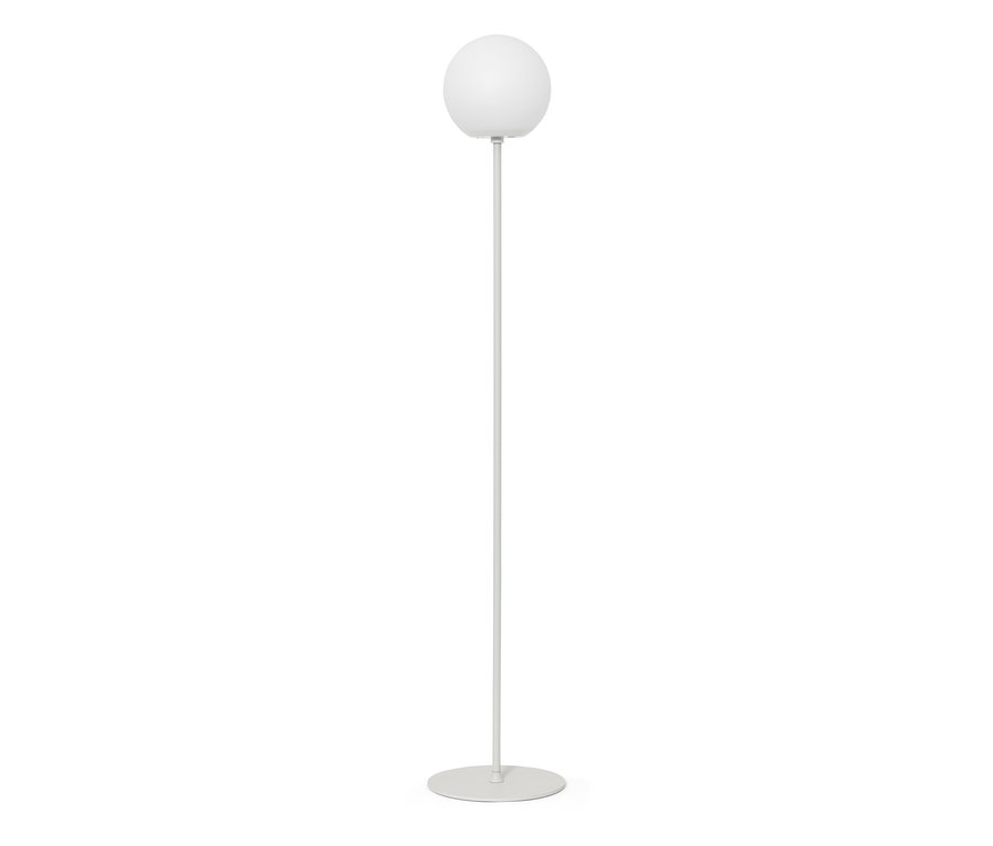 Biała akumulatorowa lampa stojąca LED z kulistym kloszem.