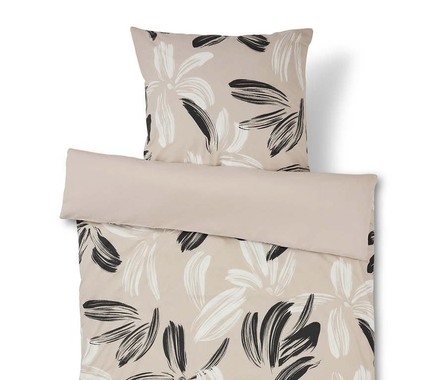 Pościel we wzór kwiatowy w kolorze beżowym.