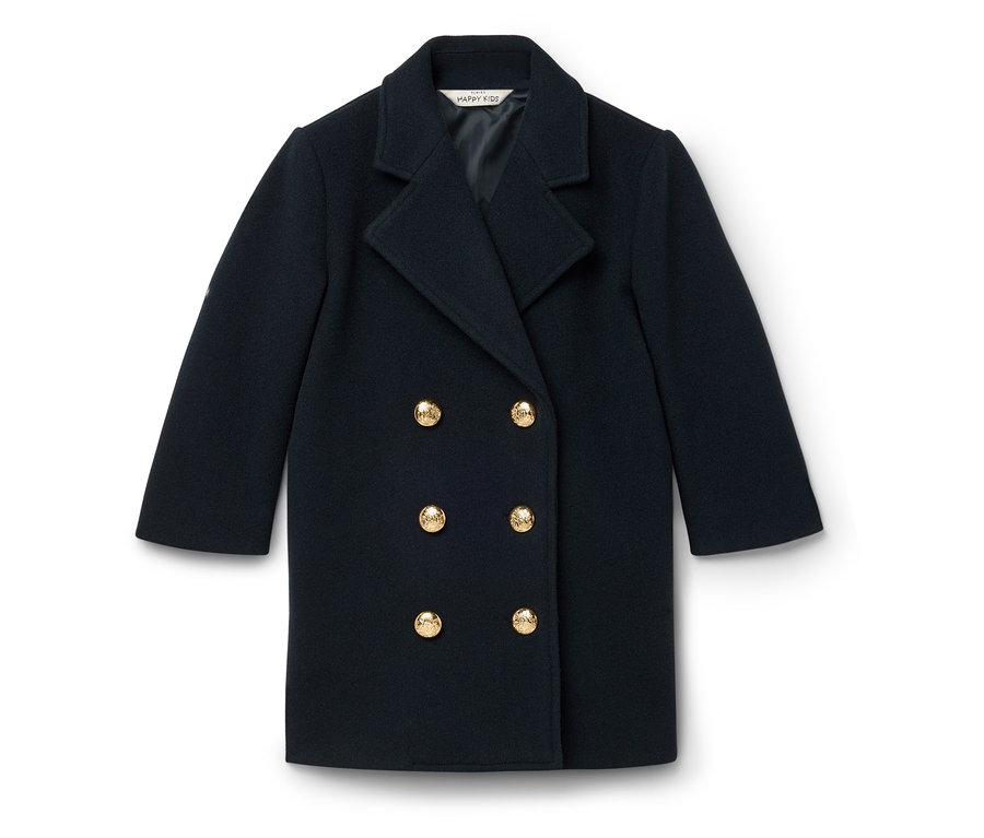 Granatowy, dwurzędowy płaszcz ze złotymi guzikami.