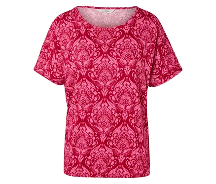 Czerwony T-shirt z jasnoróżowym wzorem.