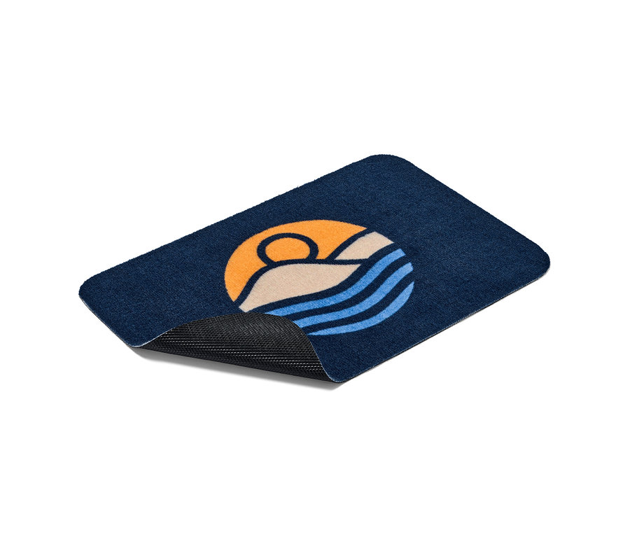 Ciemnoniebieska wycieraczka z motywem krajobrazu.