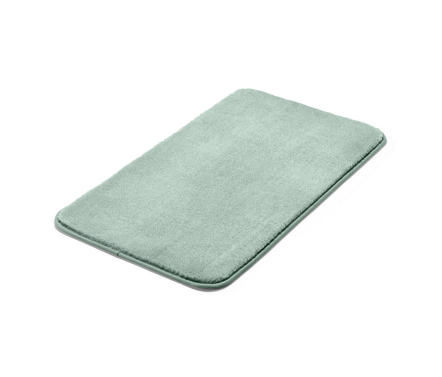 Zielona mata łazienkowa o wymiarach ok. 70 x 40 cm.